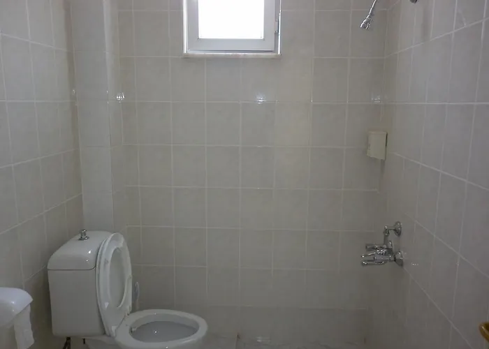 فندق Oezguer Hotel فتحية