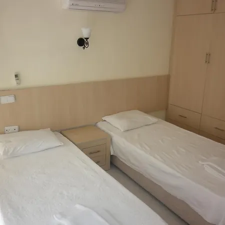 Oezguer Hotel * Фетхие