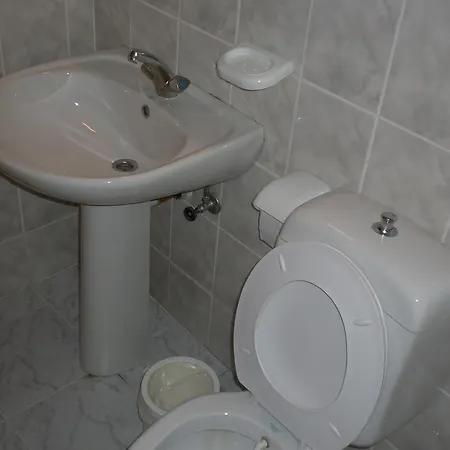 Oezguer Hotel Фетхие