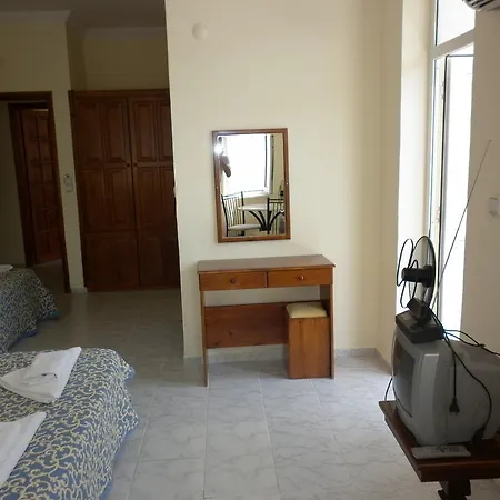 Oezguer Hotel 호텔 페티예