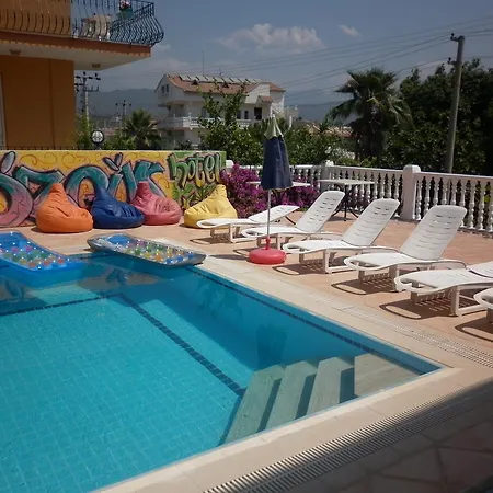 Отель Oezguer Hotel Фетхие