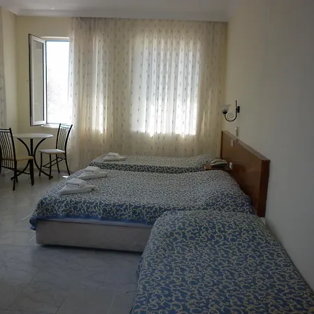 Oezguer Hotel Фетхие