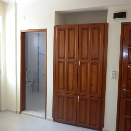 Oezguer Hotel Szálloda